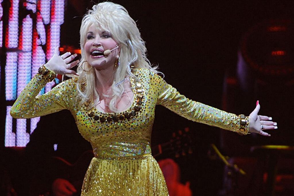 Gold Glamour Dolly Parton