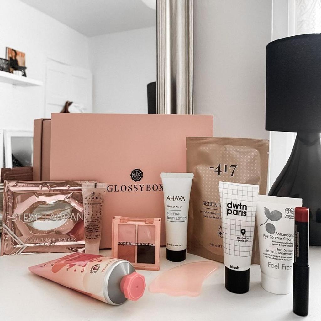 Monthly beauty box, Glossybox