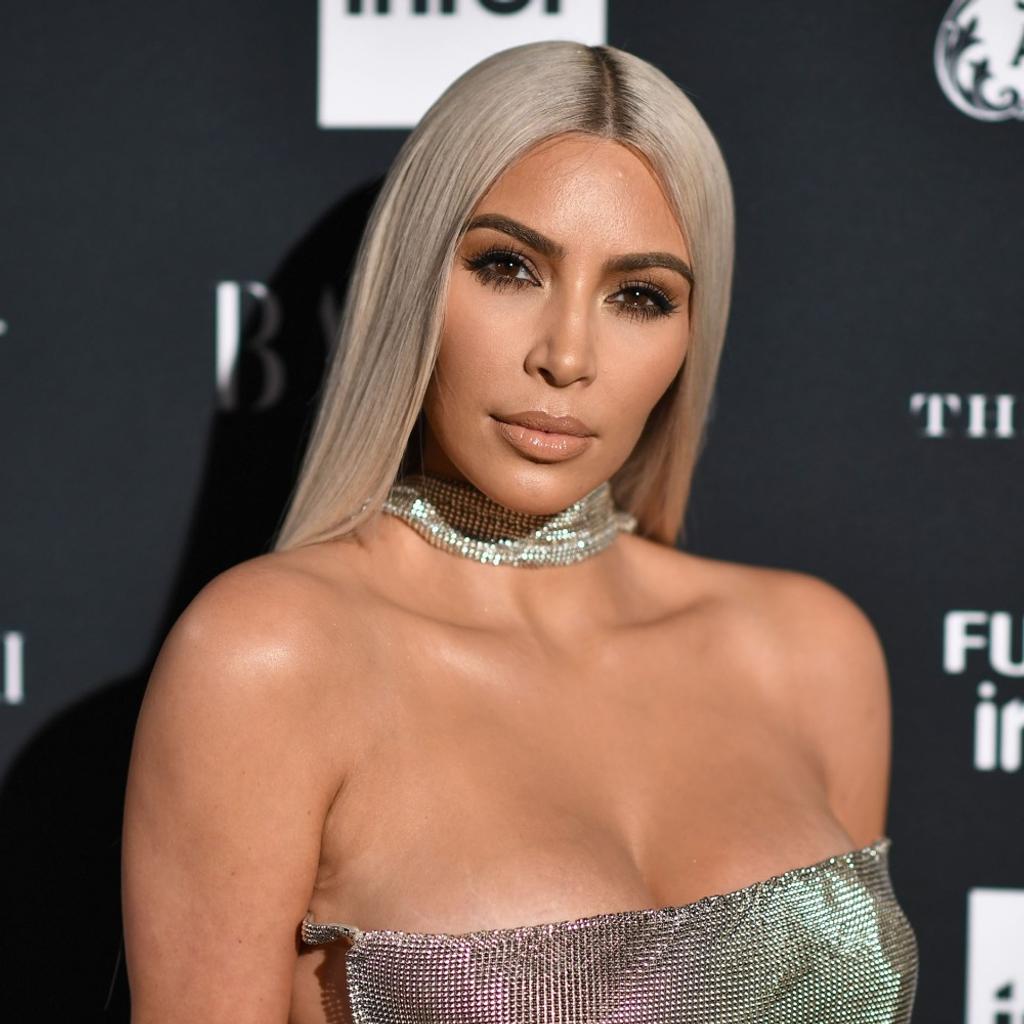 Kim Kardashian cries divorce
