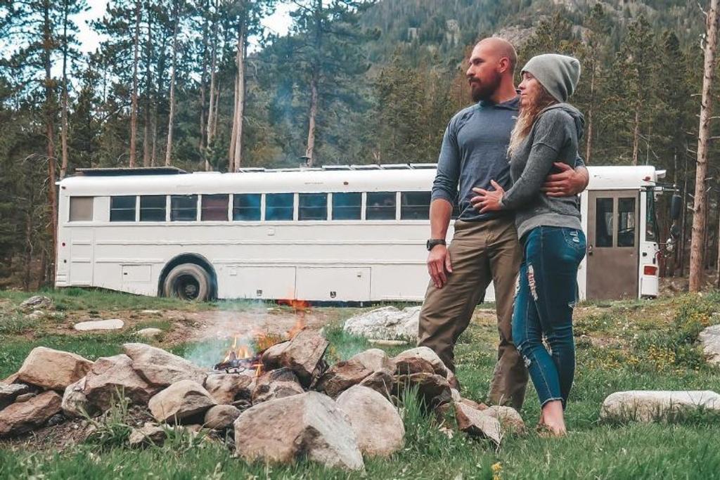 couple sells house nomadic