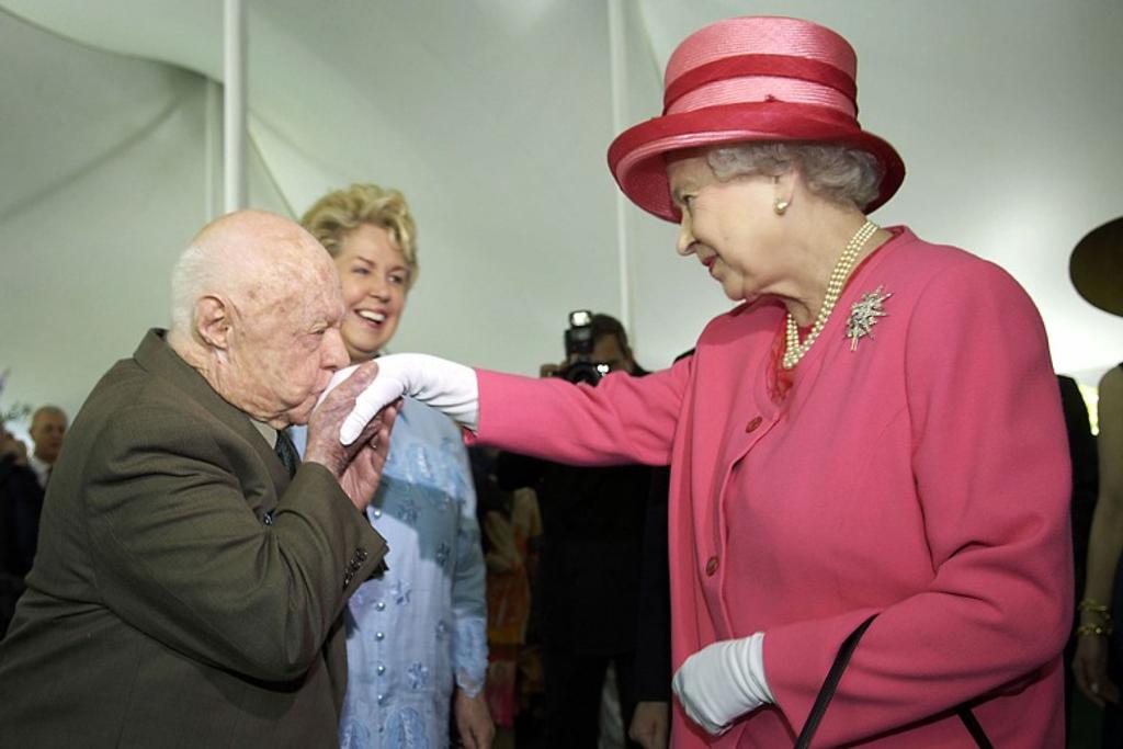 Celebs awkward encounter Queen Elizabeth