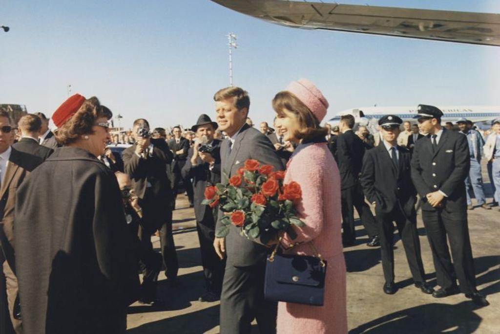 jackie kennedy pink suit
