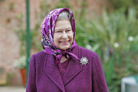 Queen Elizabeth, Hair, Covering