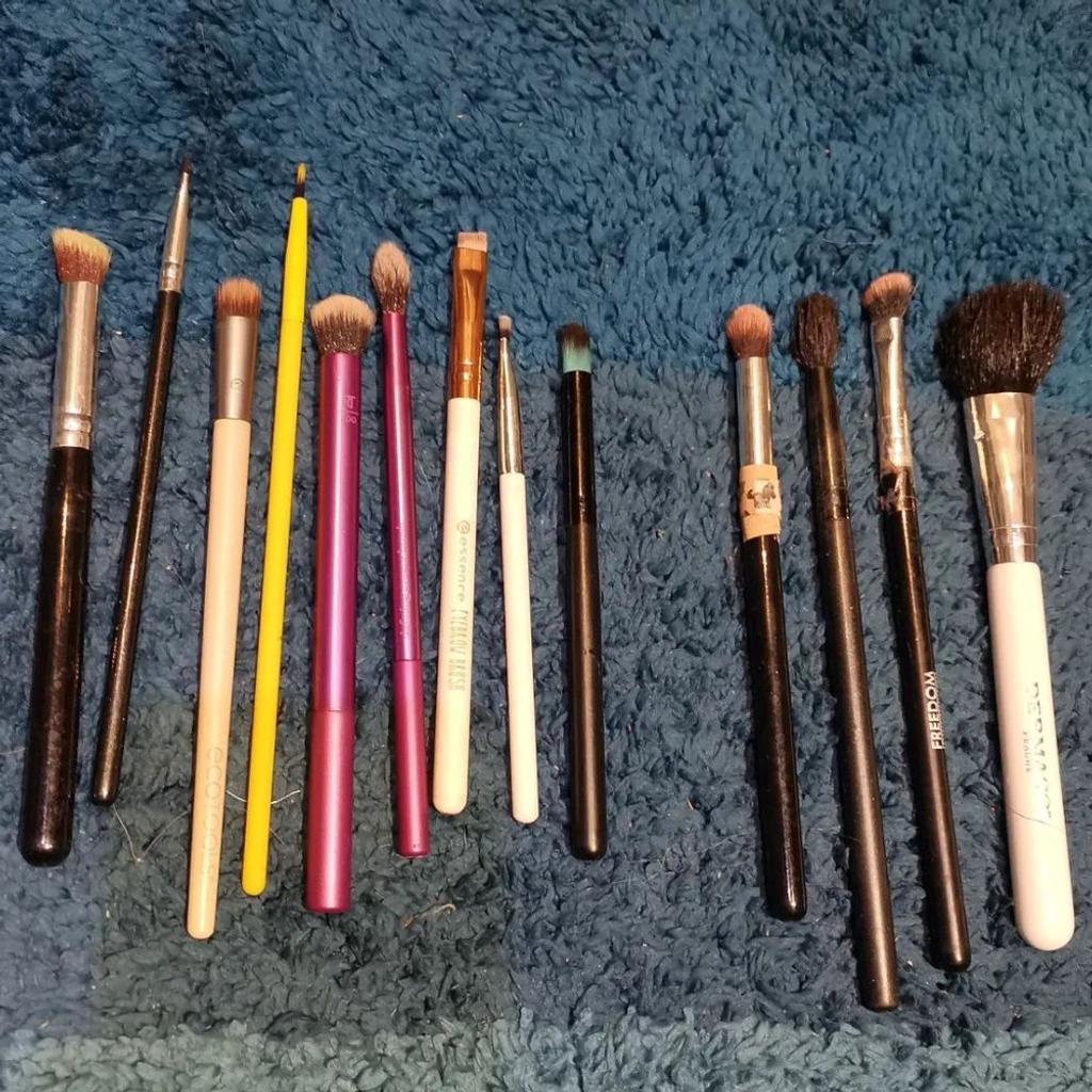 Makeup Brushes Cleaning Guide