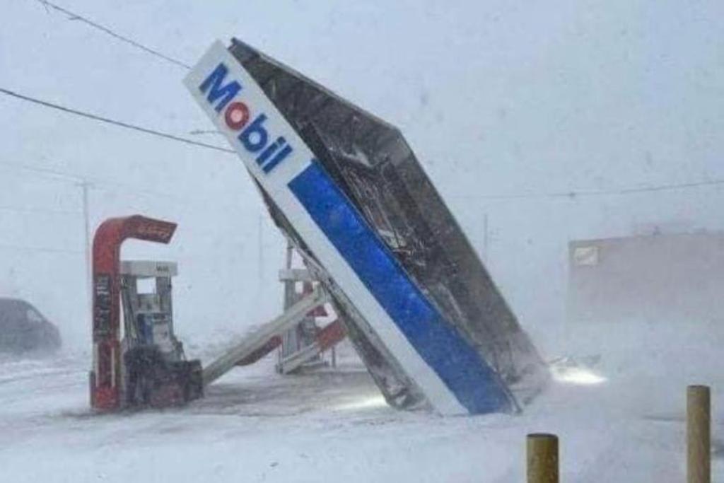 buffalo ny blizzard gas station
