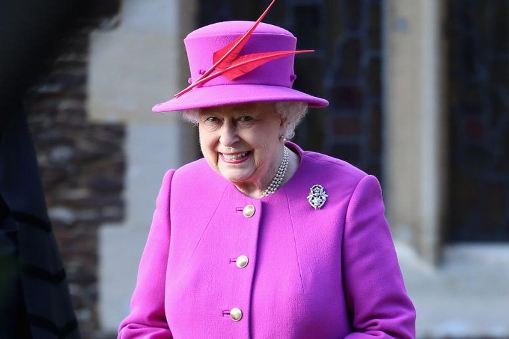 Queen Elizabeth royal outfits
