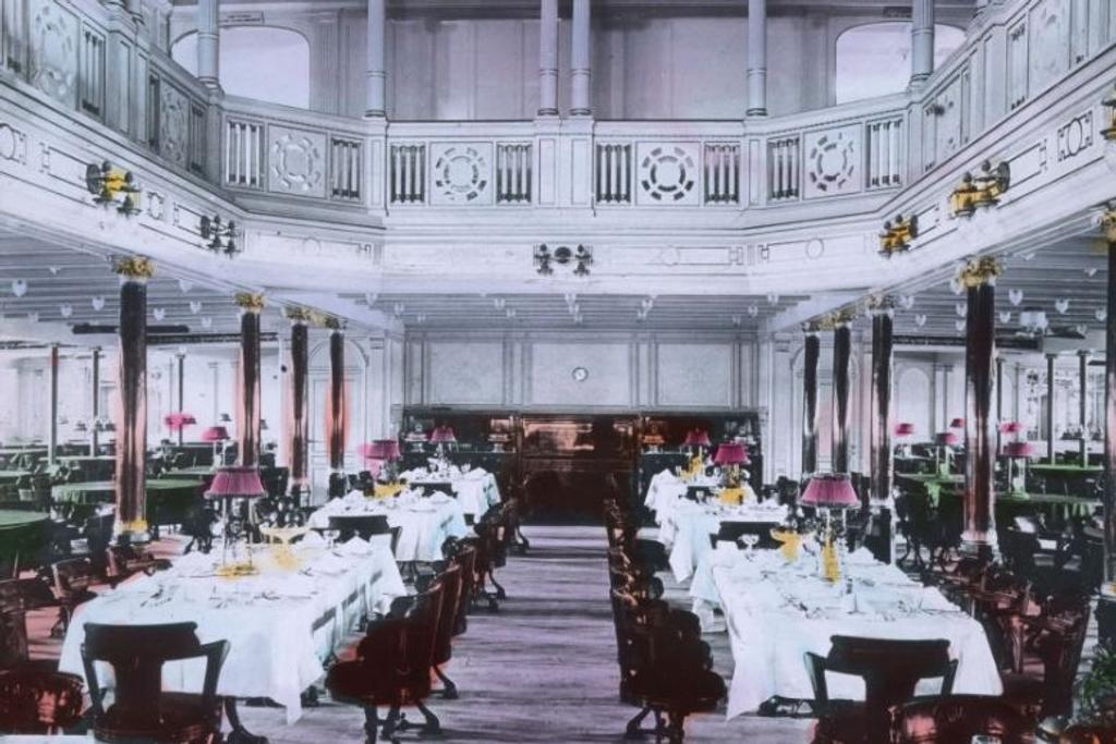 Titanic Dinner Shows