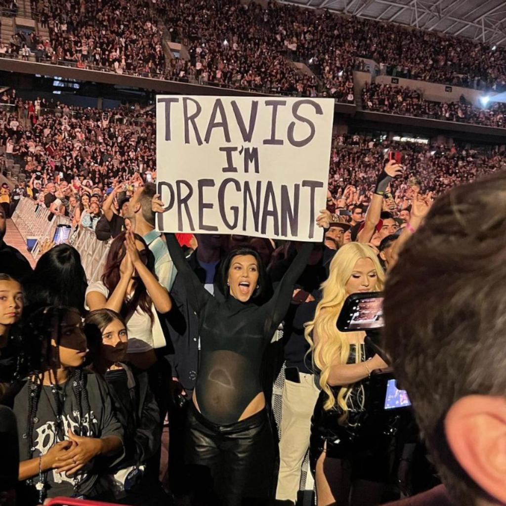 Kourtney Kardashian pregnant Travis