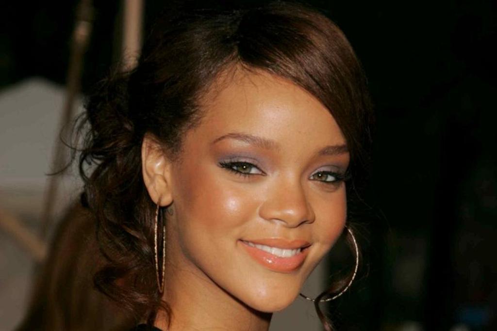 Rihanna Pon Replay 2005