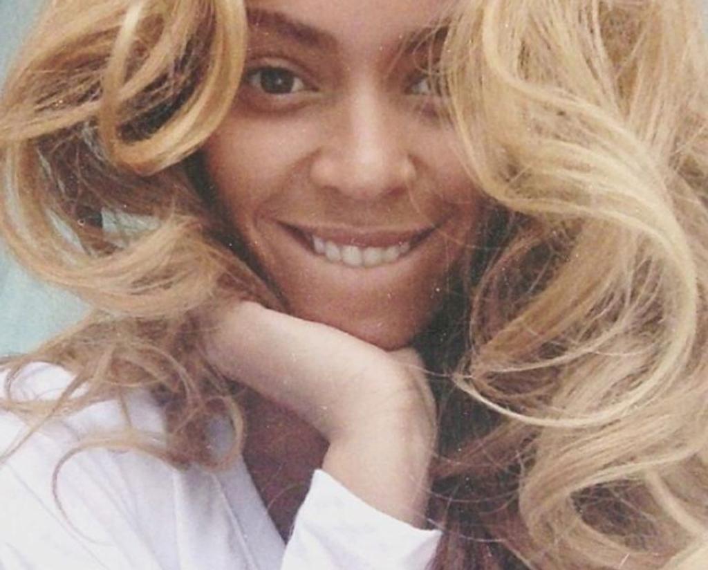 Beyonce selfie no makeup