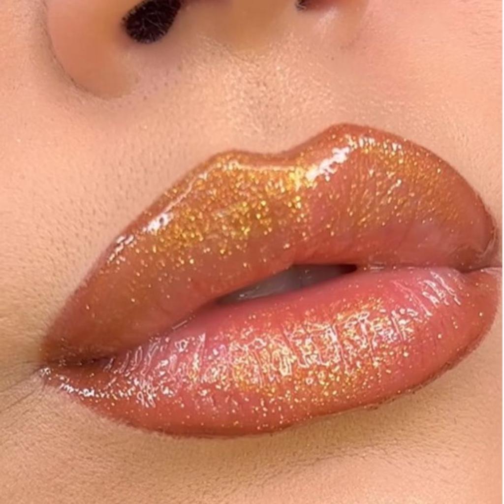 Honey Lips Trend Makeup